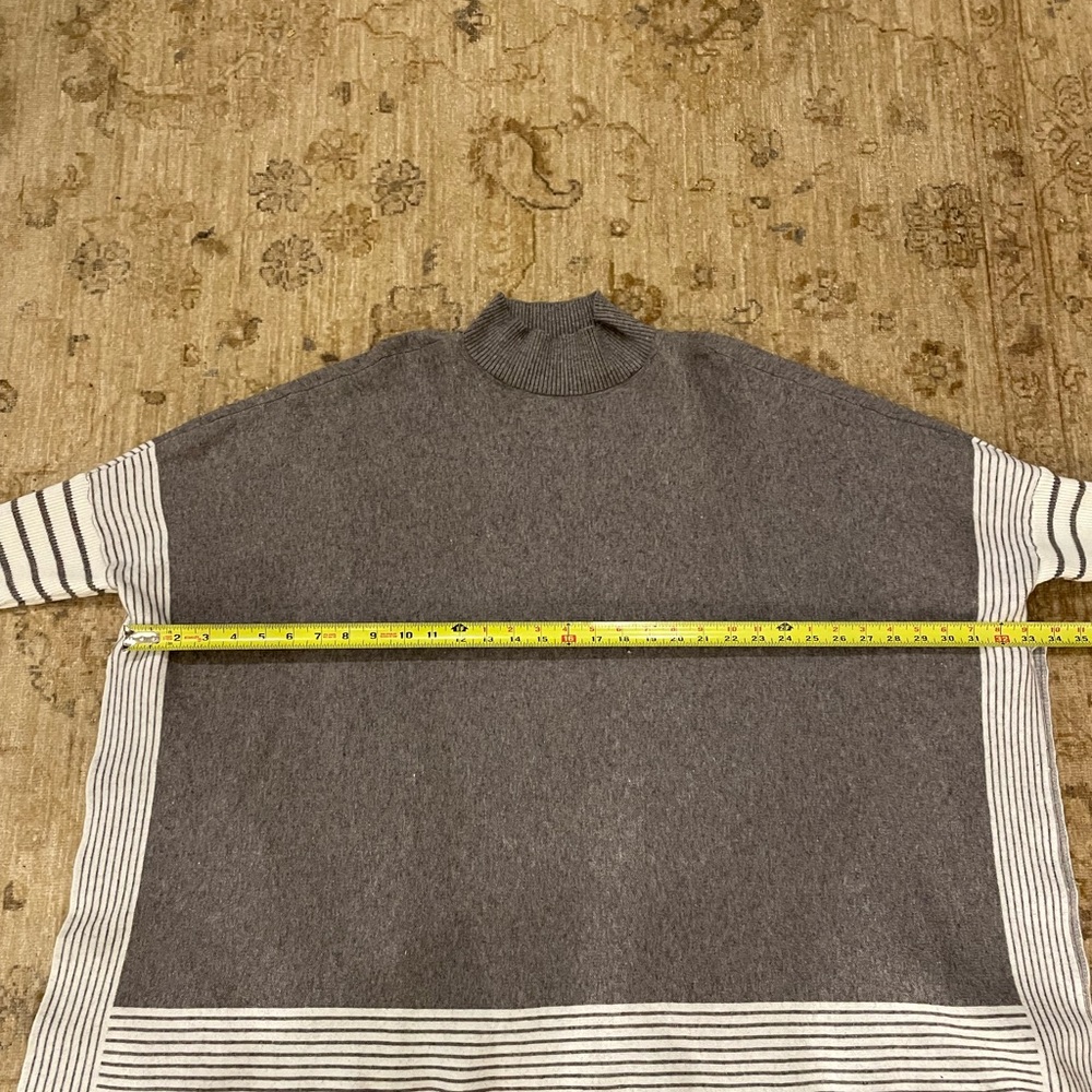 Stylish Poncho With Side Slits. One Size. - image 4